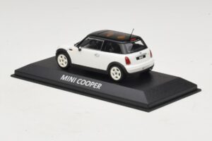 Mini Cooper S R53 Blanc Avec Toit Noir Minichamps 1:43 MINI027 Métal Moulé — image 3 sur 4