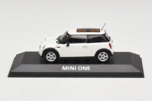 Mini Cooper S R53 Blanc Avec Toit Panoramique Minichamps 1:43 MINI020 Métal Moulé