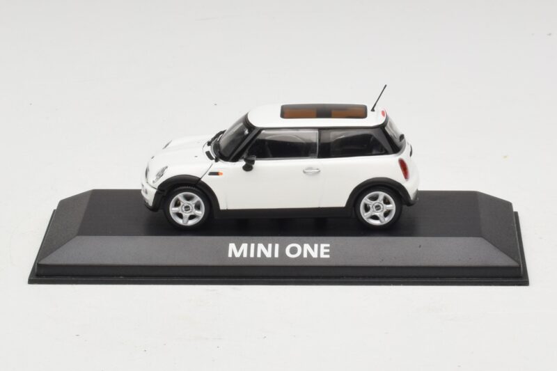 Mini Cooper S R53 Blanc Avec Toit Panoramique Minichamps 1:43 MINI020 Métal Moulé