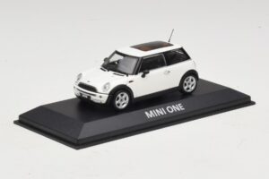 Mini Cooper S R53 Blanc Avec Toit Panoramique Minichamps 1:43 MINI020 Métal Moulé — image 2 sur 5