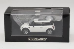 Mini Cooper S R53 Blanc Avec Toit Panoramique Minichamps 1:43 MINI020 Métal Moulé — image 5 sur 5