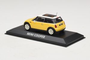 Mini Cooper S R53 Jaune Avec Toit Panoramique Jaune Minichamps 1:43 MINI029 Métal Moulé — image 3 sur 4