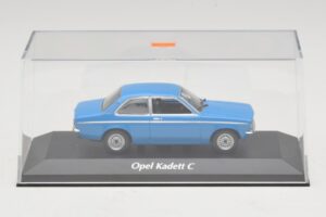Opel Kadett C Bleu Maxichamps 1:43 940045601 Métal Moulé — image 4 sur 5