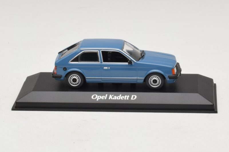 Opel Kadett D Bleu Maxichamps 1:43 940044100 Métal Moulé