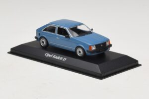 Opel Kadett D Bleu Maxichamps 1:43 940044100 Métal Moulé — image 3 sur 5