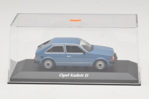 Opel Kadett D Bleu Maxichamps 1:43 940044100 Métal Moulé — image 4 sur 5