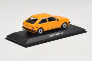 Opel Kadett D Orange Maxichamps 1:43 940044101 Métal Moulé — image 2 sur 5