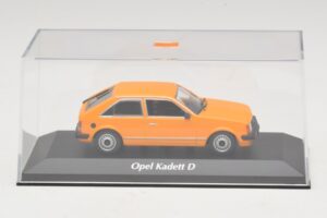 Opel Kadett D Orange Maxichamps 1:43 940044101 Métal Moulé — image 4 sur 5