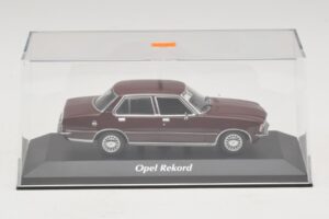 Opel Rekord D Rouge Foncé Maxichamps 1:43 940044000 Métal Moulé — image 4 sur 5