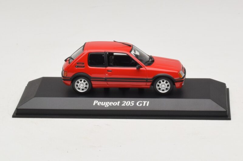 Peugeot 205 GTi Rouge Maxichamps 1:43 Peugeot 205 GTi Rouge Maxichamps 1:43 940112300 Métal Moulé
