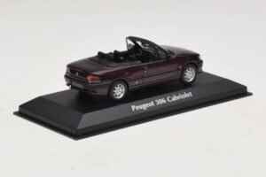 Peugeot 306 Cabriolet Violet Métallisé Maxichamps 1:43 940112834 Métal Moulé — image 2 sur 5
