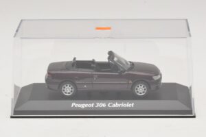 Peugeot 306 Cabriolet Violet Métallisé Maxichamps 1:43 940112834 Métal Moulé — image 4 sur 5