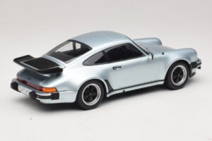 Porsche 911 930 Turbo 3.3 Argent KK-Scale 1:18 KKDC181444 Métal Moulé — image 2 sur 6