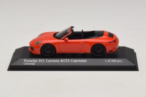 Porsche 911 991.1 Carrera 4 GTS Cabriolet Orange Minichamps 1:43 Porsche 911 991.1 Carrera 4 GTS Cabriolet Orange Minichamps 1:43 410067331 Métal Moulé
