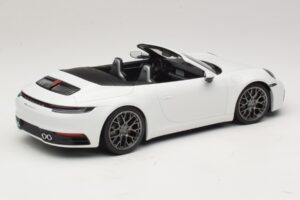 Porsche 911 992 Carrera 4S Cabriolet Blanc Minichamps 1:18 155067330 Métal Moulé — image 2 sur 6