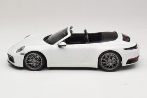 Porsche 911 992 Carrera 4S Cabriolet Blanc Minichamps 1:18 155067330 Métal Moulé — image 3 sur 6