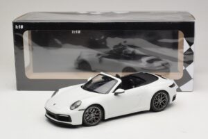 Porsche 911 992 Carrera 4S Cabriolet Blanc Minichamps 1:18 155067330 Métal Moulé — image 6 sur 6