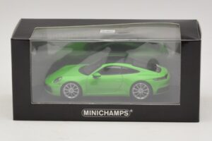Porsche 911 992 Carrera 4S Vert Minichamps 1:43 410069322 Métal Moulé — image 5 sur 5