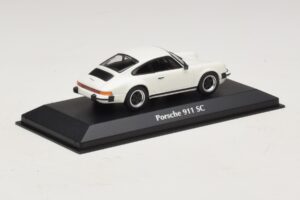 Porsche 911 SC Blanc Maxichamps 1:43 940062020 Métal Moulé — image 2 sur 5