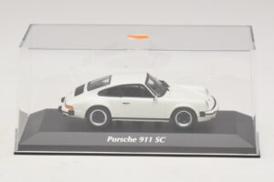 Porsche 911 SC Blanc Maxichamps 1:43 940062020 Métal Moulé — image 4 sur 5