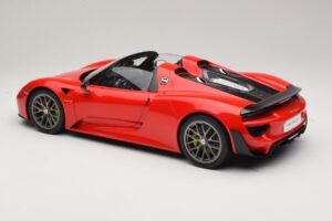 Porsche 918 Spyder Weissach Package Guards Red AUTOart 1:12 12122 Métal Moulé — image 7 sur 8