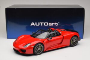 Porsche 918 Spyder Weissach Package Guards Red AUTOart 1:12 12122 Métal Moulé — image 8 sur 8