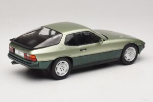 Porsche 924 Turbo Vert Clair & Vert Foncé MCG 1:18 MCG18660 Métal Moulé — image 2 sur 6