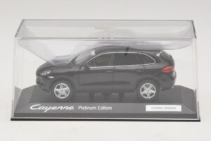 Porsche Cayenne 9PA Édition Platine Noir Minichamps 1:43 WAP0200160E Métal Moulé — image 4 sur 5