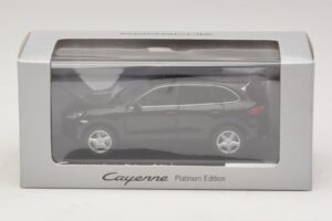 Porsche Cayenne 9PA Édition Platine Noir Minichamps 1:43 WAP0200160E Métal Moulé — image 5 sur 5