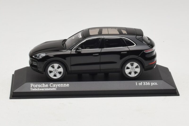 Porsche Cayenne Noir Métallisé Minichamps 1:43 410066301 Métal Moulé