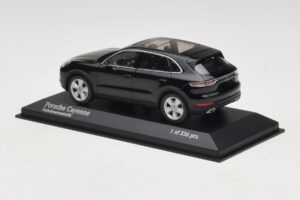 Porsche Cayenne Noir Métallisé Minichamps 1:43 410066301 Métal Moulé — image 3 sur 5