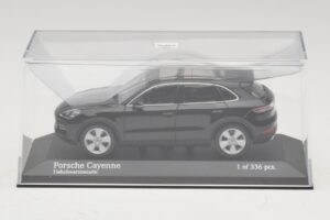 Porsche Cayenne Noir Métallisé Minichamps 1:43 410066301 Métal Moulé — image 4 sur 5