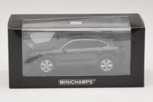 Porsche Cayenne Noir Métallisé Minichamps 1:43 410066301 Métal Moulé — image 5 sur 5