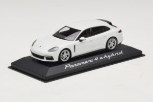 Porsche Panamera 971 4 E-Hybrid Blanc Minichamps 1:43 WAP0207620H Métal Moulé — image 2 sur 5
