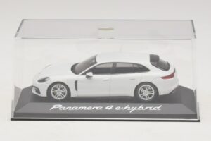 Porsche Panamera 971 4 E-Hybrid Blanc Minichamps 1:43 WAP0207620H Métal Moulé — image 4 sur 5