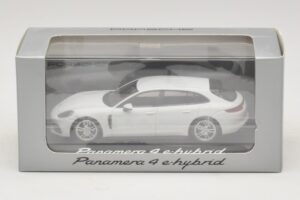 Porsche Panamera 971 4 E-Hybrid Blanc Minichamps 1:43 WAP0207620H Métal Moulé — image 5 sur 5