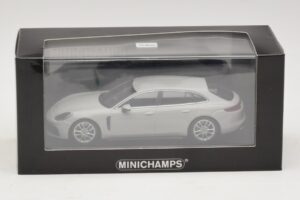 Porsche Panamera 971 Sport Turismo 4E-Hybrid Gris Minichamps 1:43 410066114 Métal Moulé — image 5 sur 5