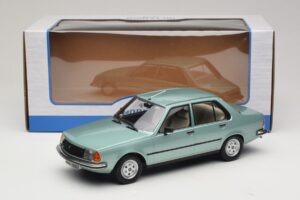 Renault 18 Vert Clair MCG 1:18 MCG18596 Métal Moulé — image 6 sur 6