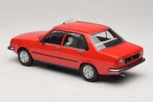 Renault 18 Rouge MCG 1:18 MCG18595 Métal Moulé — image 5 sur 6