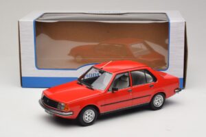 Renault 18 Rouge MCG 1:18 MCG18595 Métal Moulé — image 6 sur 6