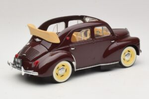 Renault 4CV Marron Solido 1:18 8048 Métal Moulé — image 2 sur 6