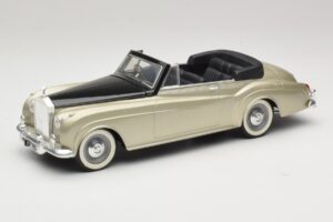 Rolls-Royce Silver Cloud II Argent Solido 1:18 8006 Métal Moulé