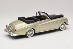 Rolls-Royce Silver Cloud II Argent Solido 1:18 8006 Métal Moulé — image 2 sur 6