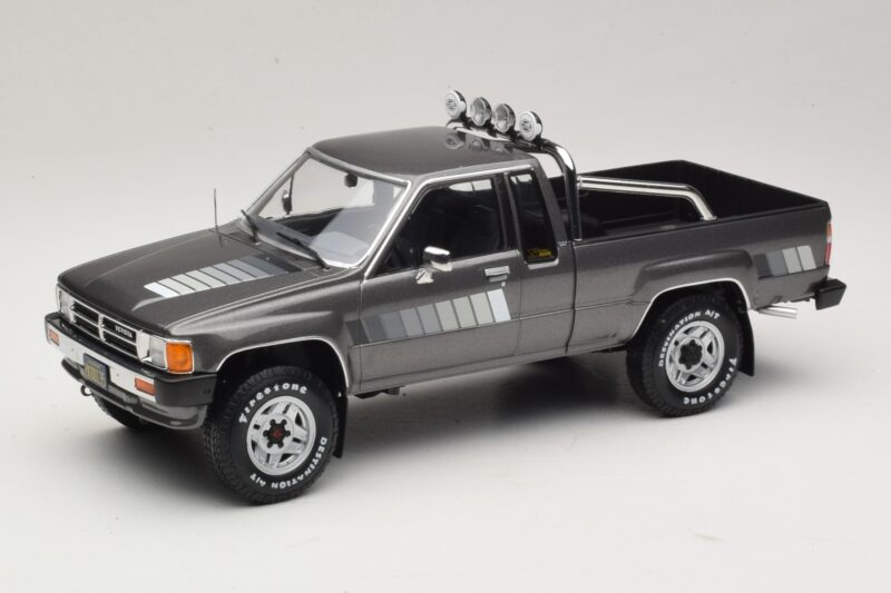 Toyota Hilux N50 Xtra Cab 4x4 Gris Métallisé KK-Scale 1:18 KKDC181563 Métal Moulé