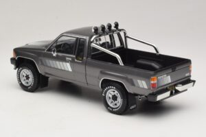 Toyota Hilux N50 Xtra Cab 4x4 Gris Métallisé KK-Scale 1:18 KKDC181563 Métal Moulé — image 5 sur 6