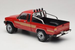 Toyota Hilux N50 Xtra Cab 4x4 Rouge KK-Scale 1:18 KKDC181562 Métal Moulé — image 5 sur 6