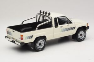 Toyota Hilux N50 Xtra Cab 4x4 Blanc KK-Scale 1:18 KKDC181564 Métal Moulé — image 2 sur 6