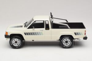 Toyota Hilux N50 Xtra Cab 4x4 Blanc KK-Scale 1:18 KKDC181564 Métal Moulé — image 3 sur 6