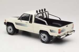 Toyota Hilux N50 Xtra Cab 4x4 Blanc KK-Scale 1:18 KKDC181564 Métal Moulé — image 5 sur 6
