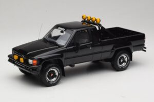 Toyota Hilux N60 SR5 Back to the Future II Noir Brillant Otto 1:18 OT481 Résine